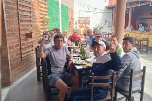 EL OVALO( Pollos Y Parrillas a la leña)