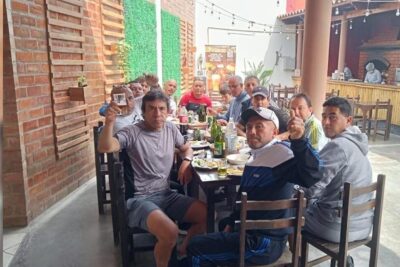 el ovalo pollos y parrillas a la lena